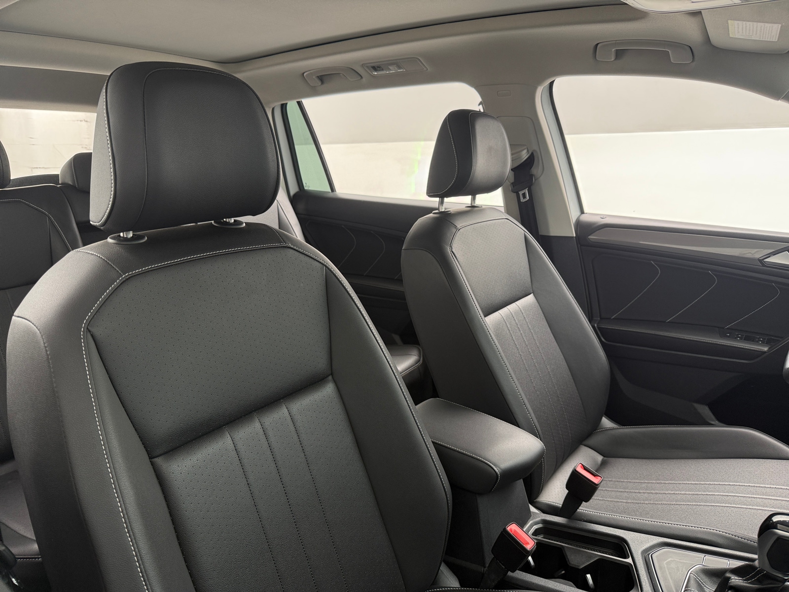Thumbnail: 2023 Volkswagen Tiguan - 2