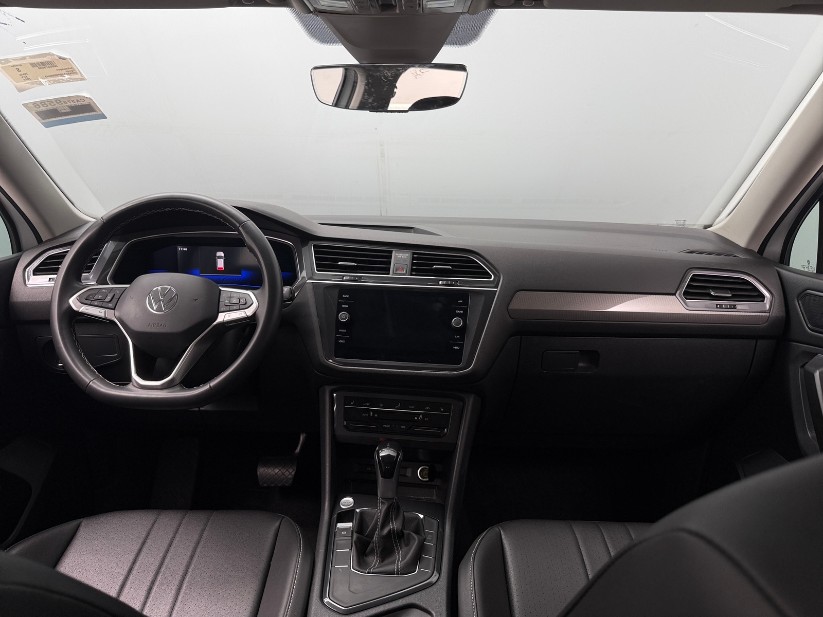 Thumbnail: 2023 Volkswagen Tiguan - 3