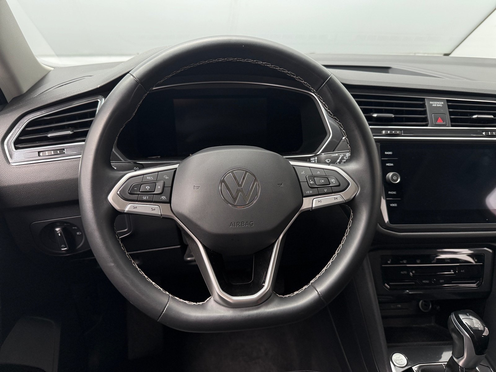 Thumbnail: 2023 Volkswagen Tiguan - 5