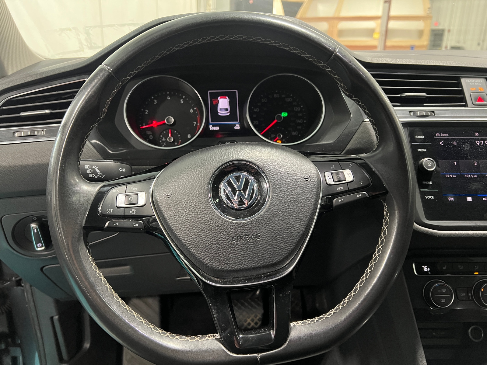 Thumbnail: 2021 Volkswagen Tiguan - 4