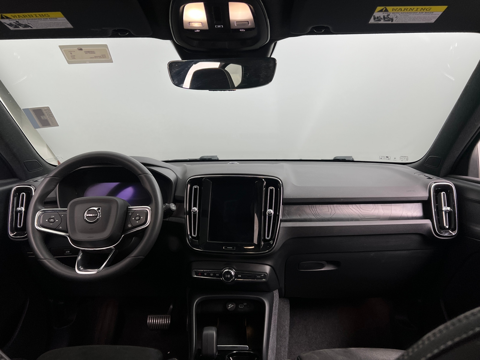 Thumbnail: 2023 Volvo XC40 - 2
