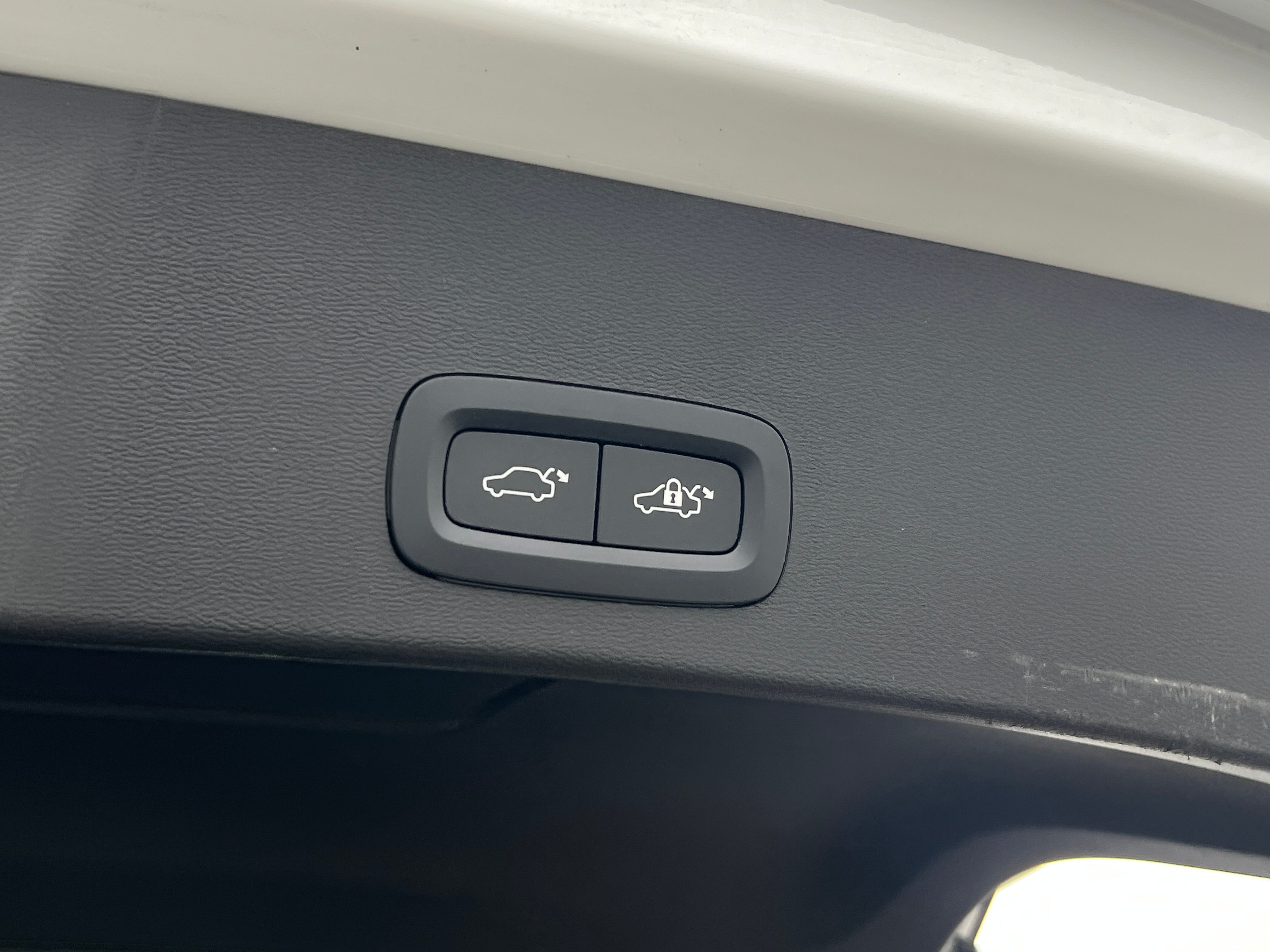 2023 Volvo XC40