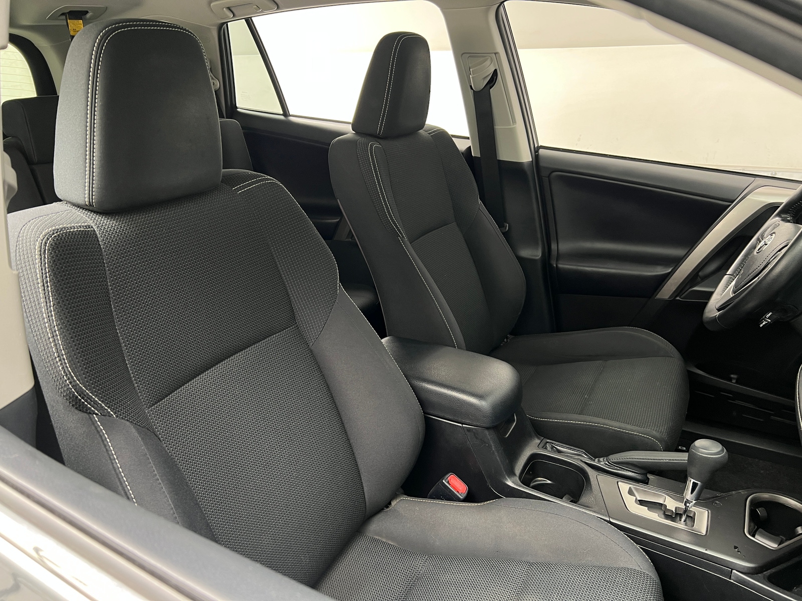 Thumbnail: 2018 Toyota RAV4 - 2