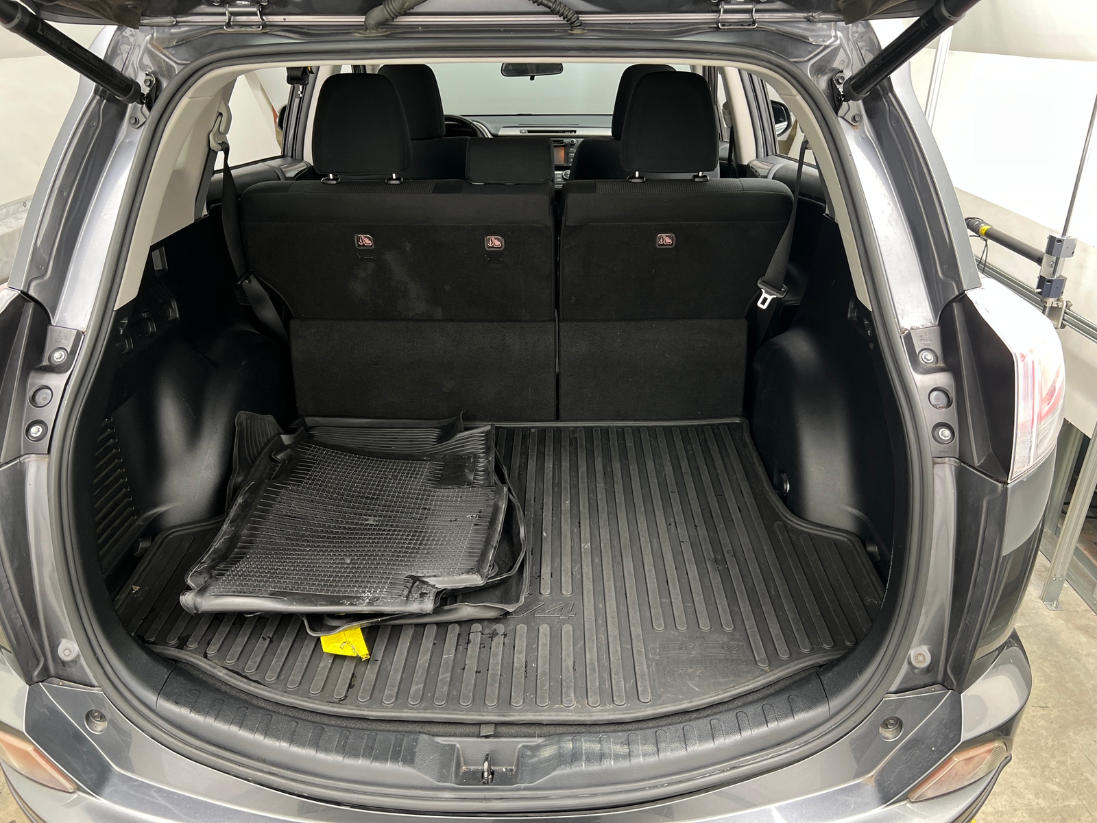 Thumbnail: 2018 Toyota RAV4 - 7