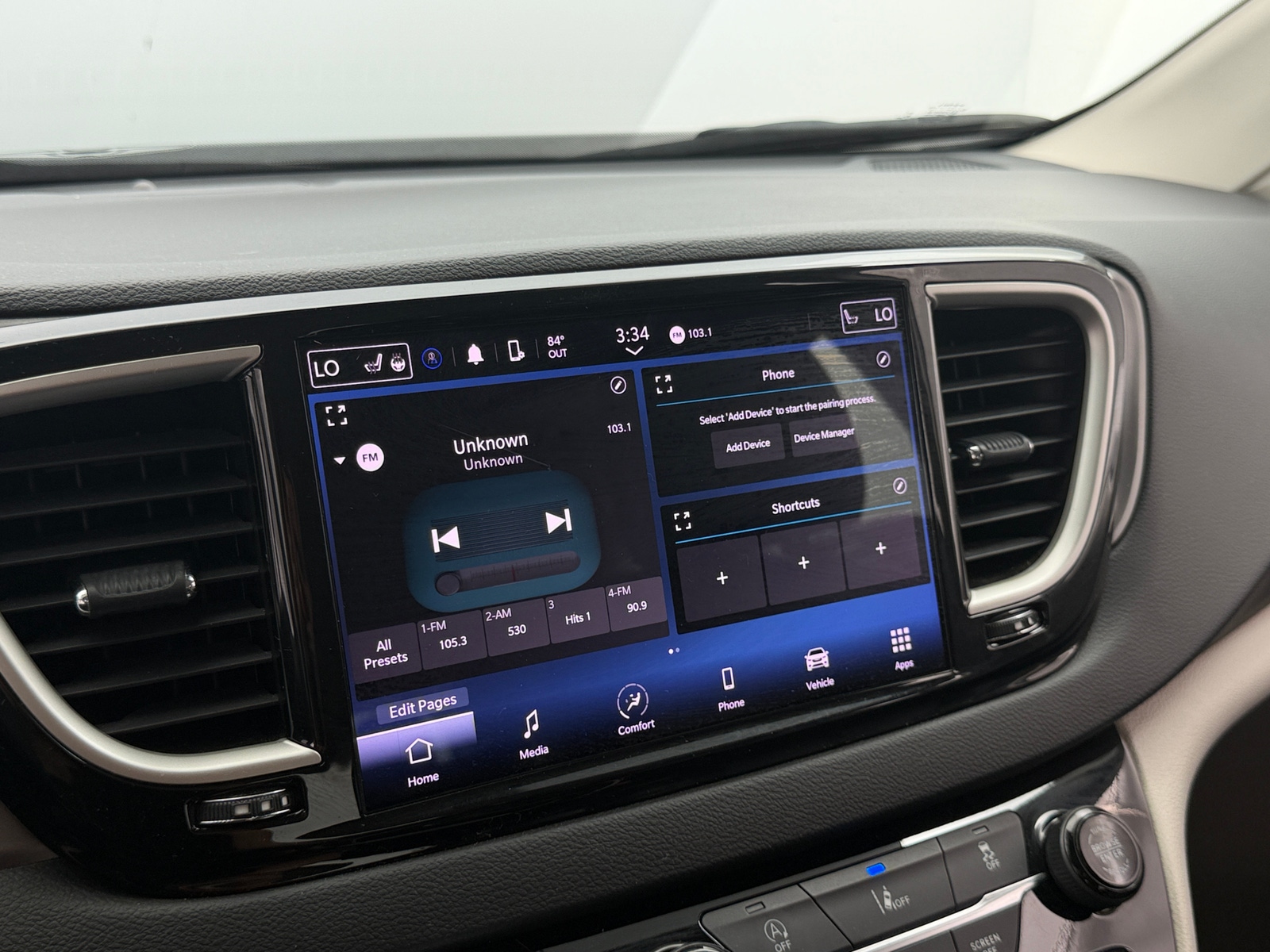 Thumbnail: 2022 Chrysler Pacifica - 3