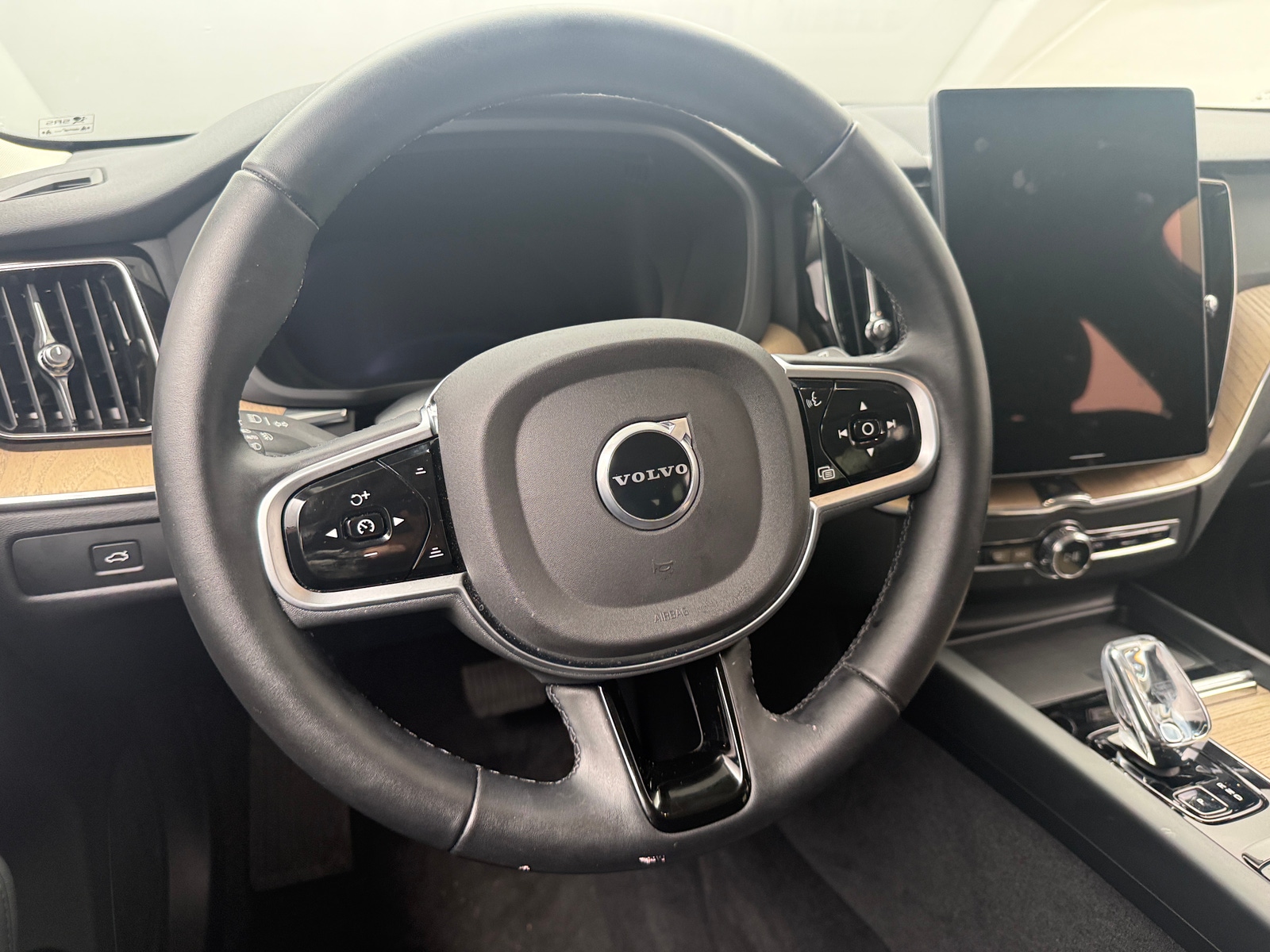 Thumbnail: 2026 Volvo XC60 - 4