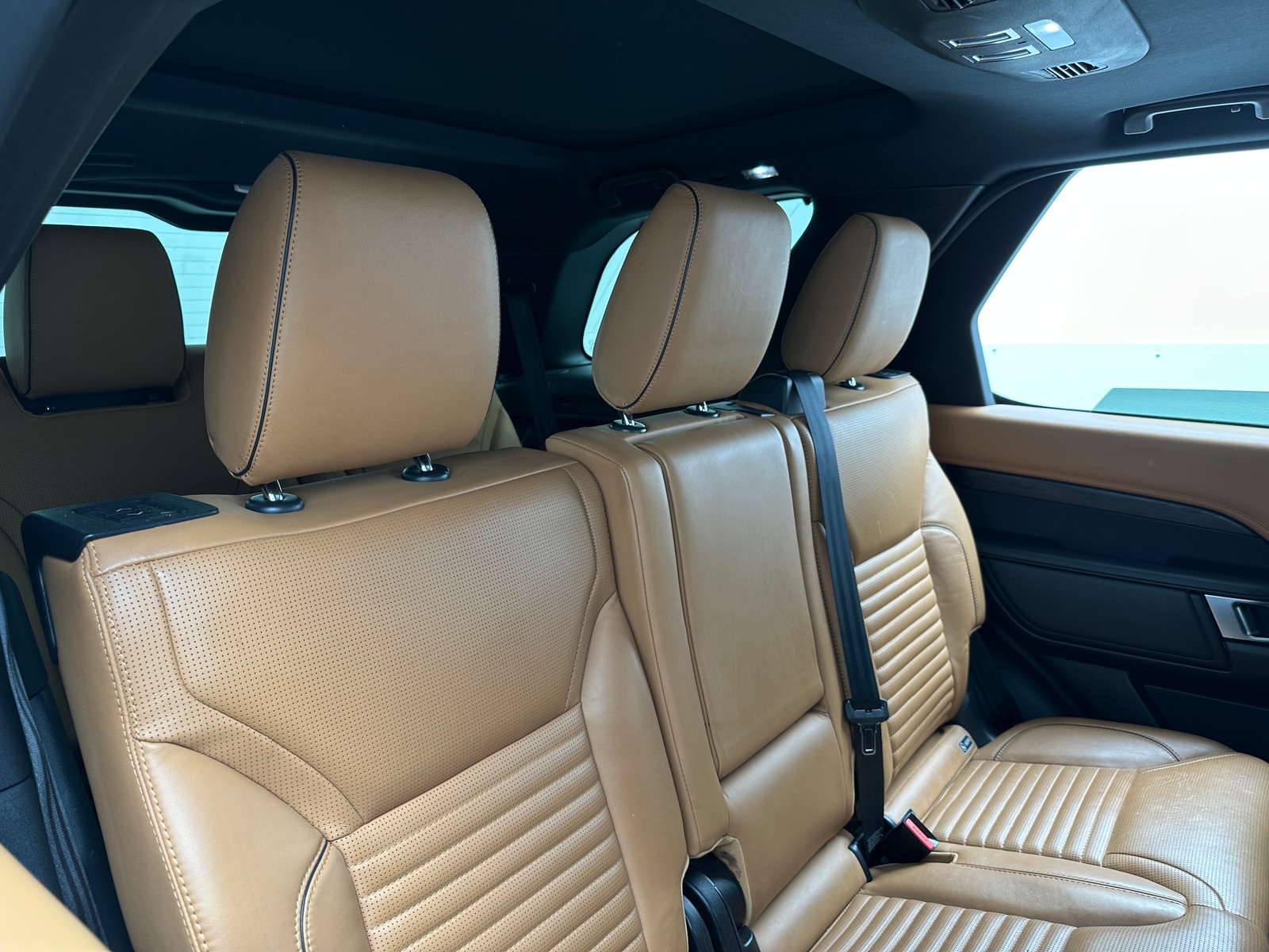 Thumbnail: 2018 Land Rover Discovery - 5