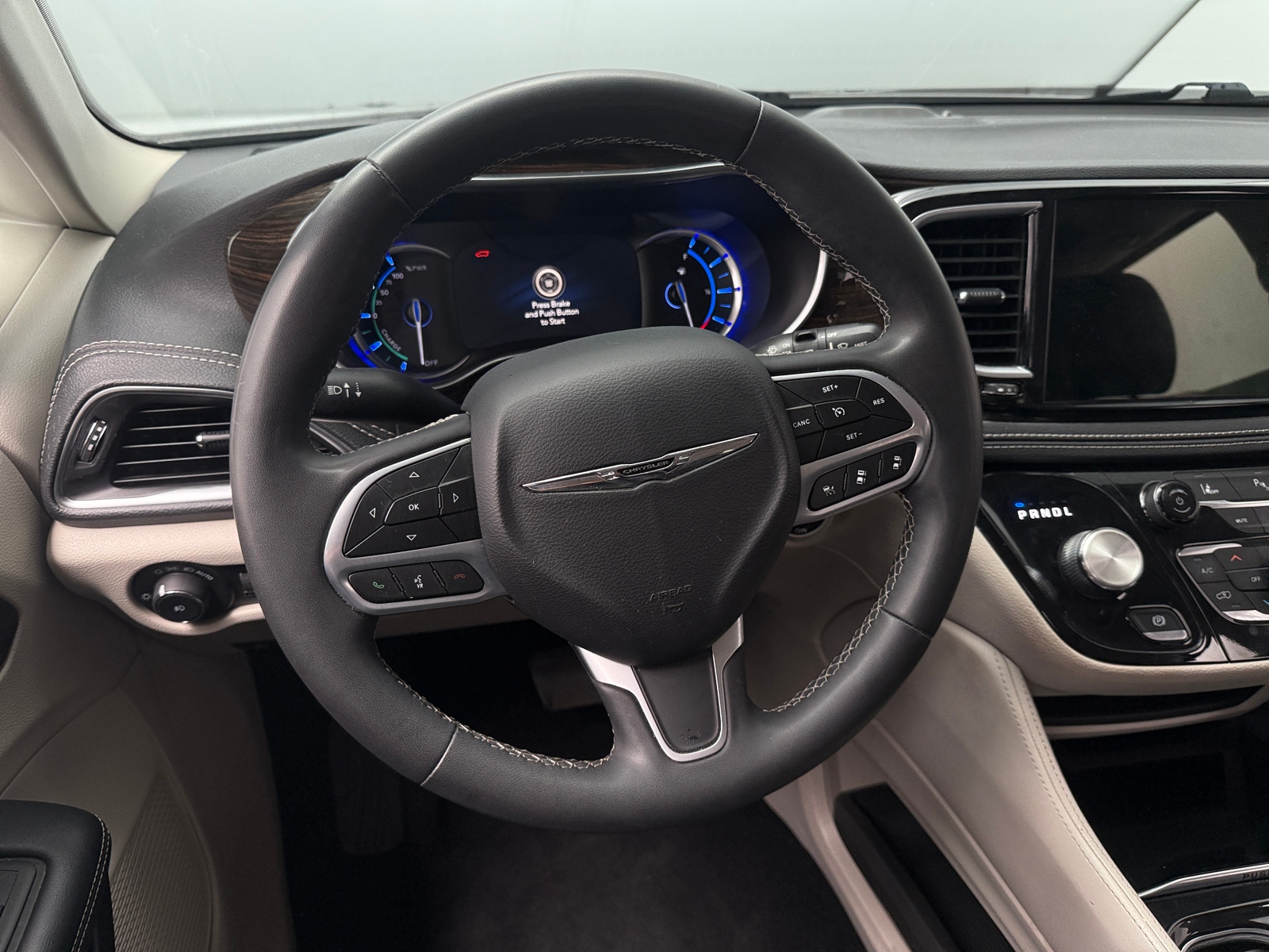 Thumbnail: 2023 Chrysler Pacifica - 4