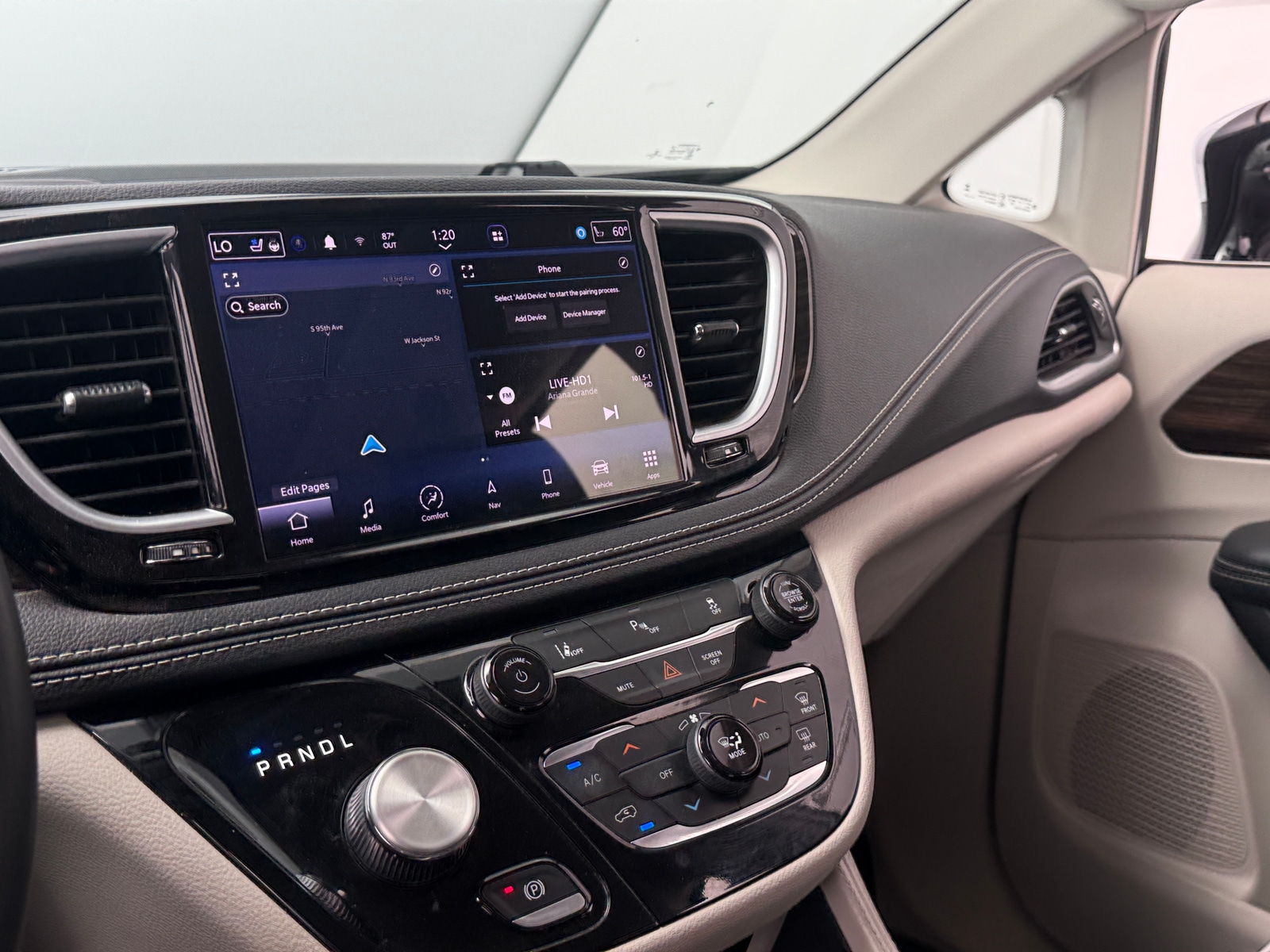 Thumbnail: 2023 Chrysler Pacifica - 3