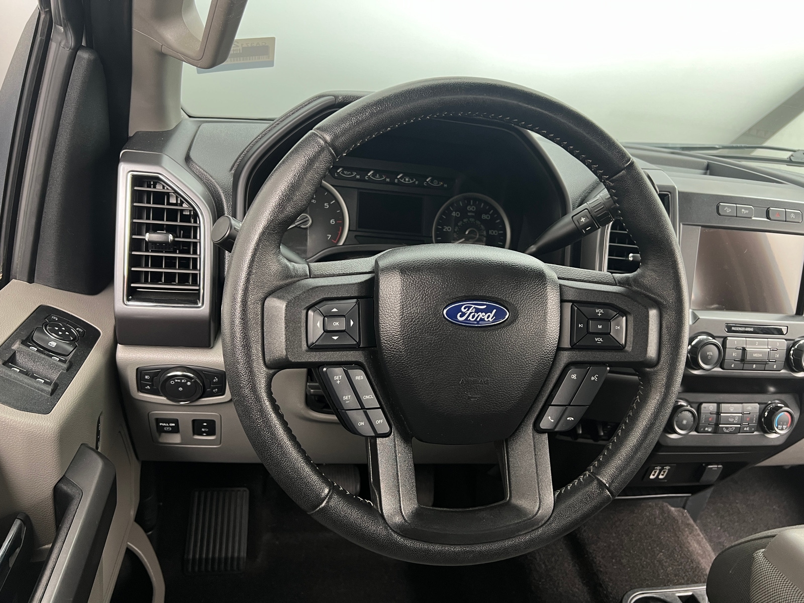 Thumbnail: 2019 Ford Econoline - 5