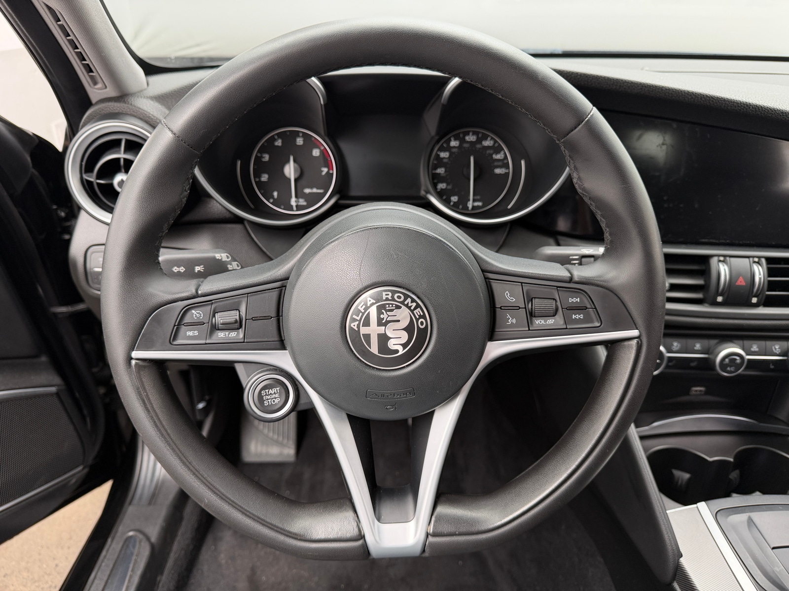 Thumbnail: 2018 Alfa Romeo Giulia - 4