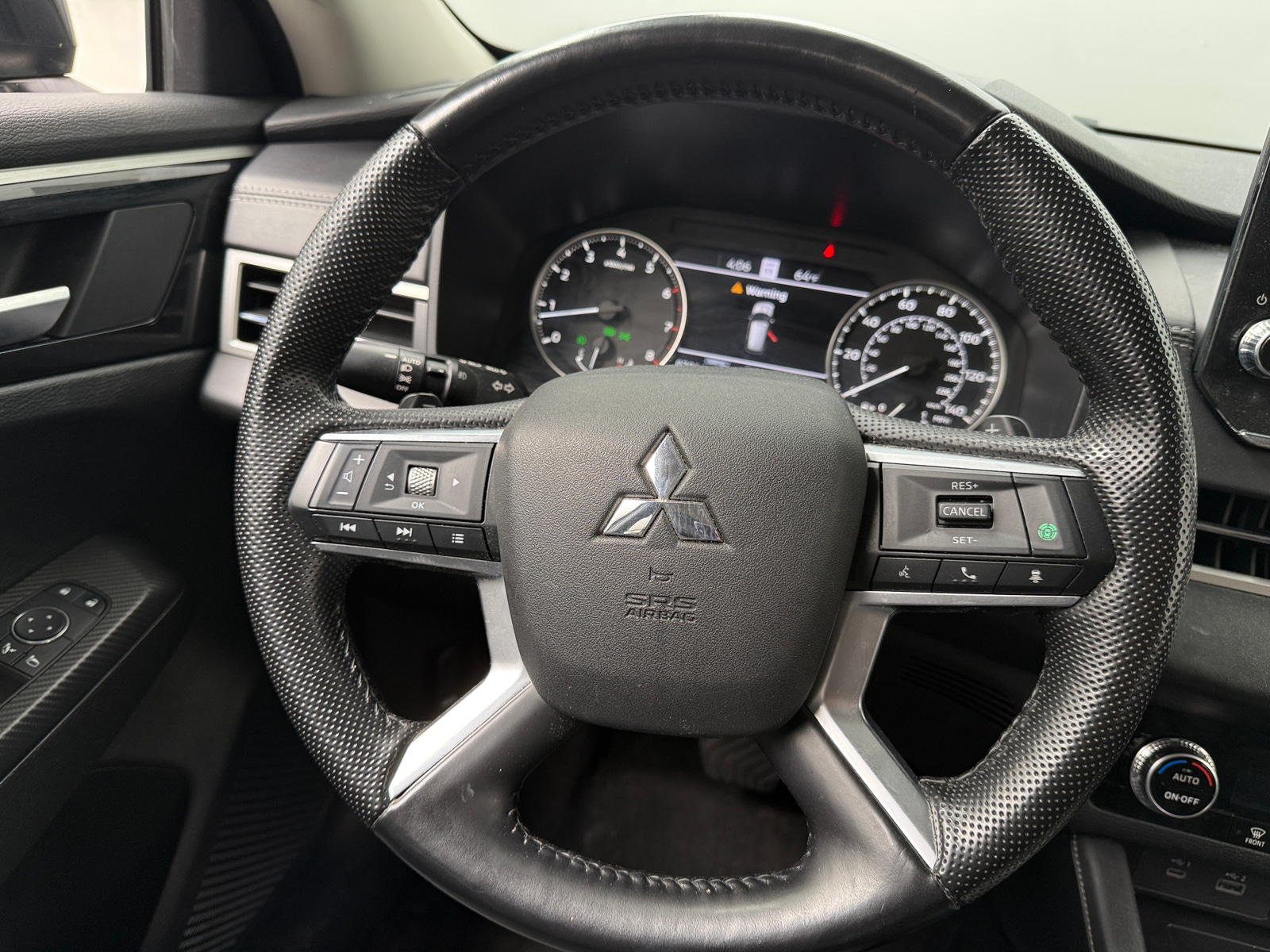Thumbnail: 2024 Mitsubishi Outlander - 5