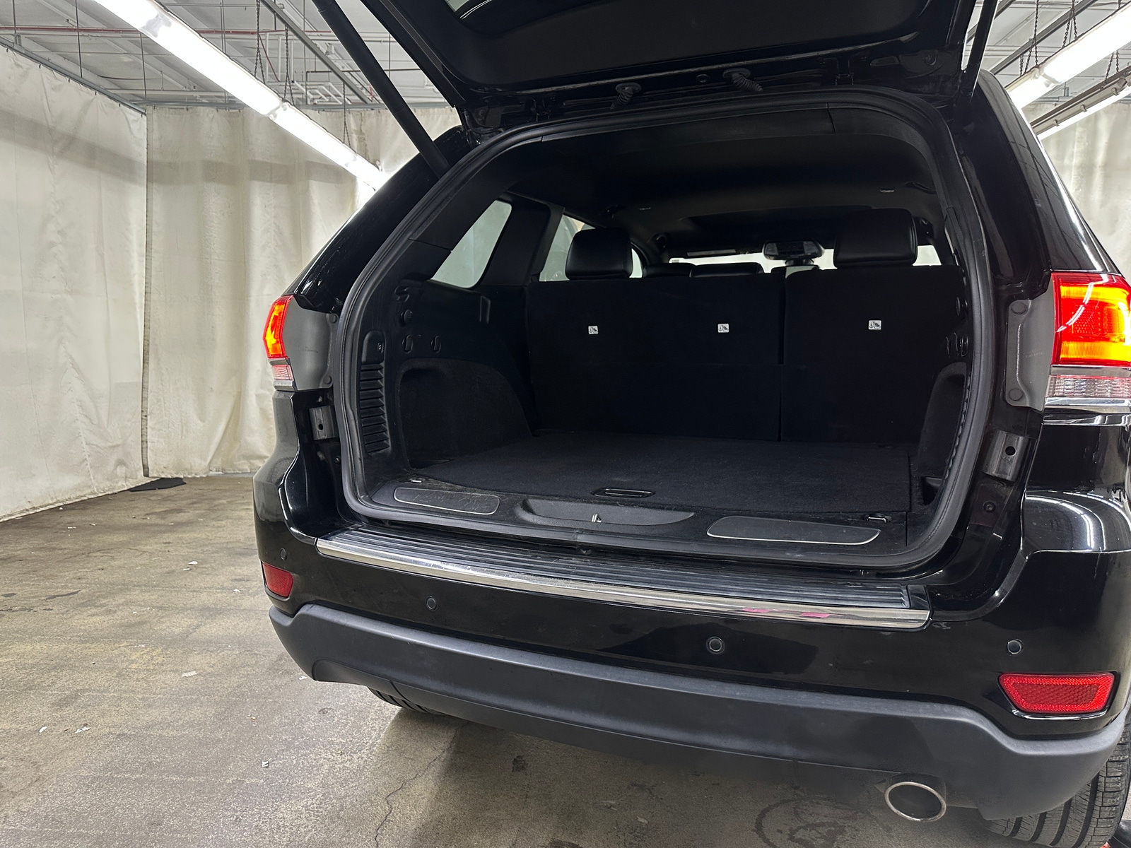 Thumbnail: 2018 Jeep Grand Cherokee - 6