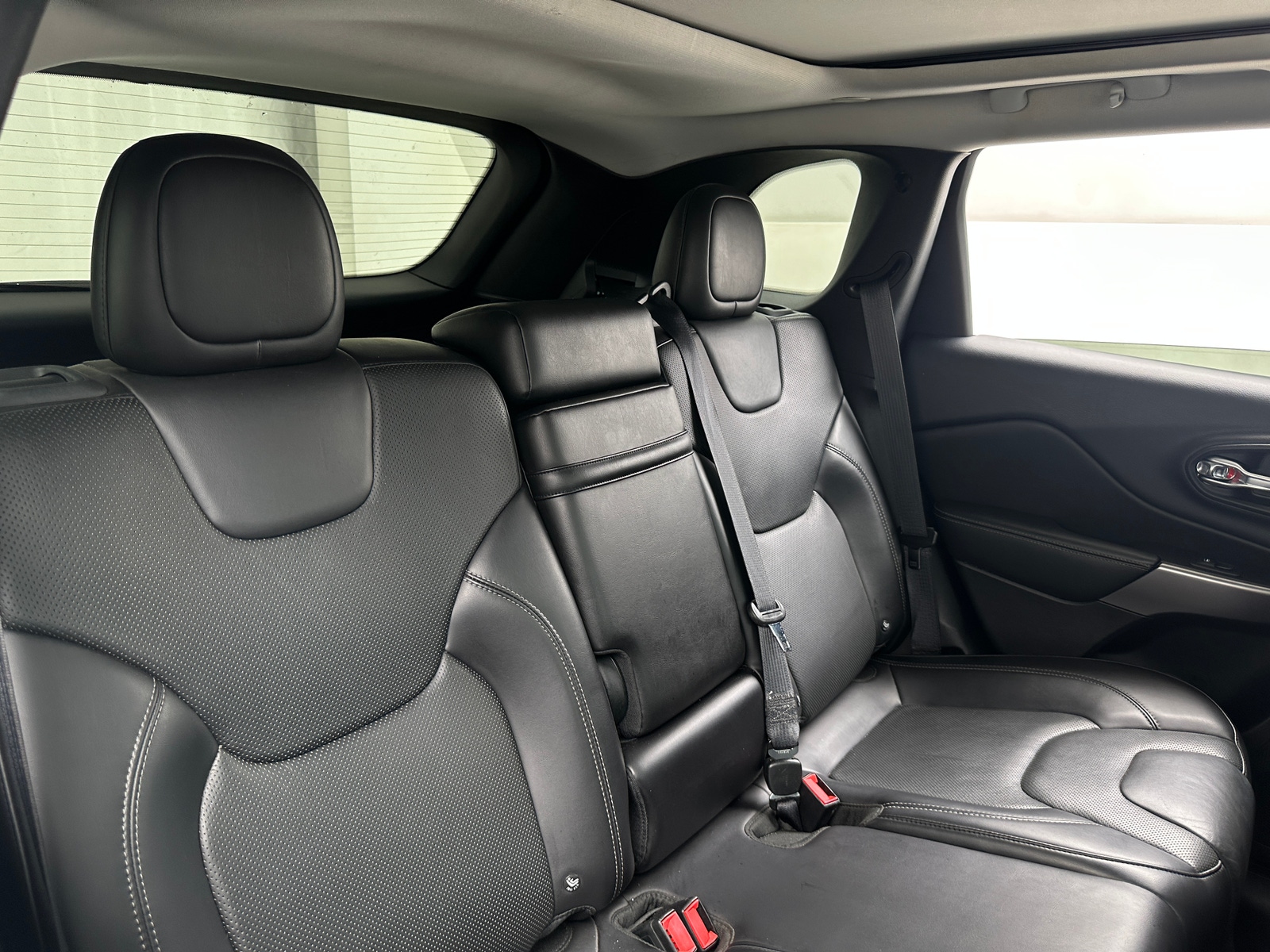 Thumbnail: 2019 Jeep Cherokee - 5