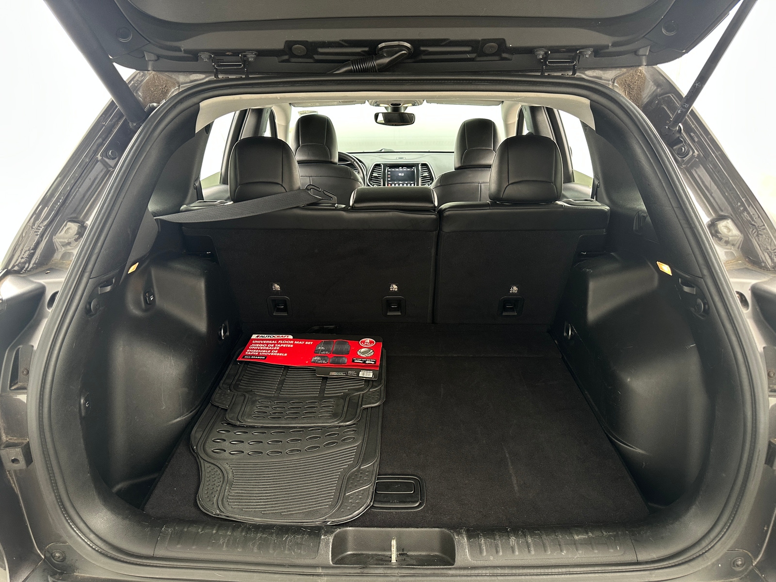 Thumbnail: 2019 Jeep Cherokee - 6