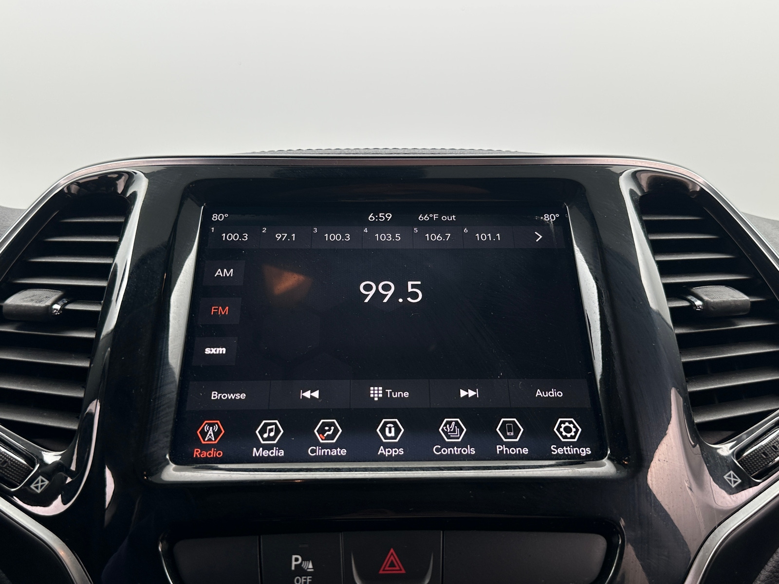 Thumbnail: 2019 Jeep Cherokee - 3