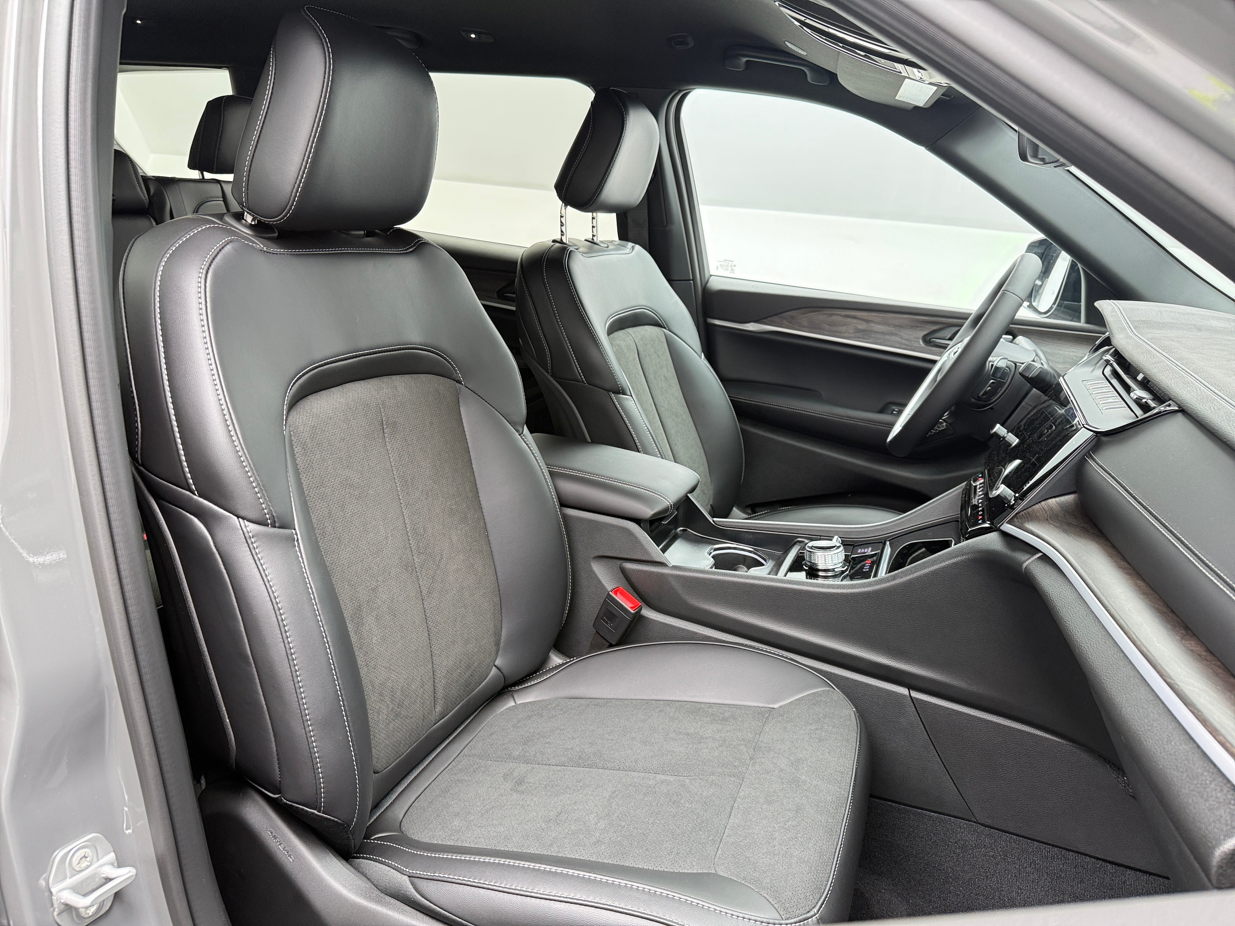 2027 Jeep Grand Cherokee L