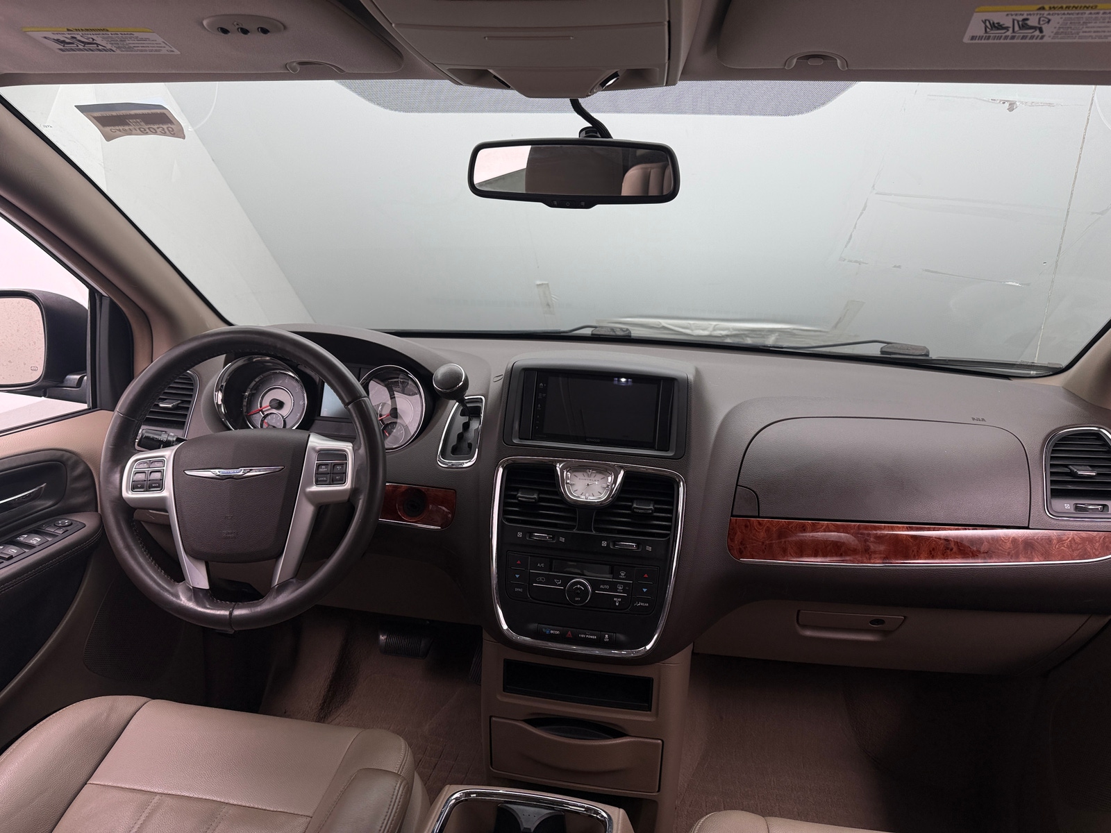 Thumbnail: 2016 Chrysler Town & Country - 2