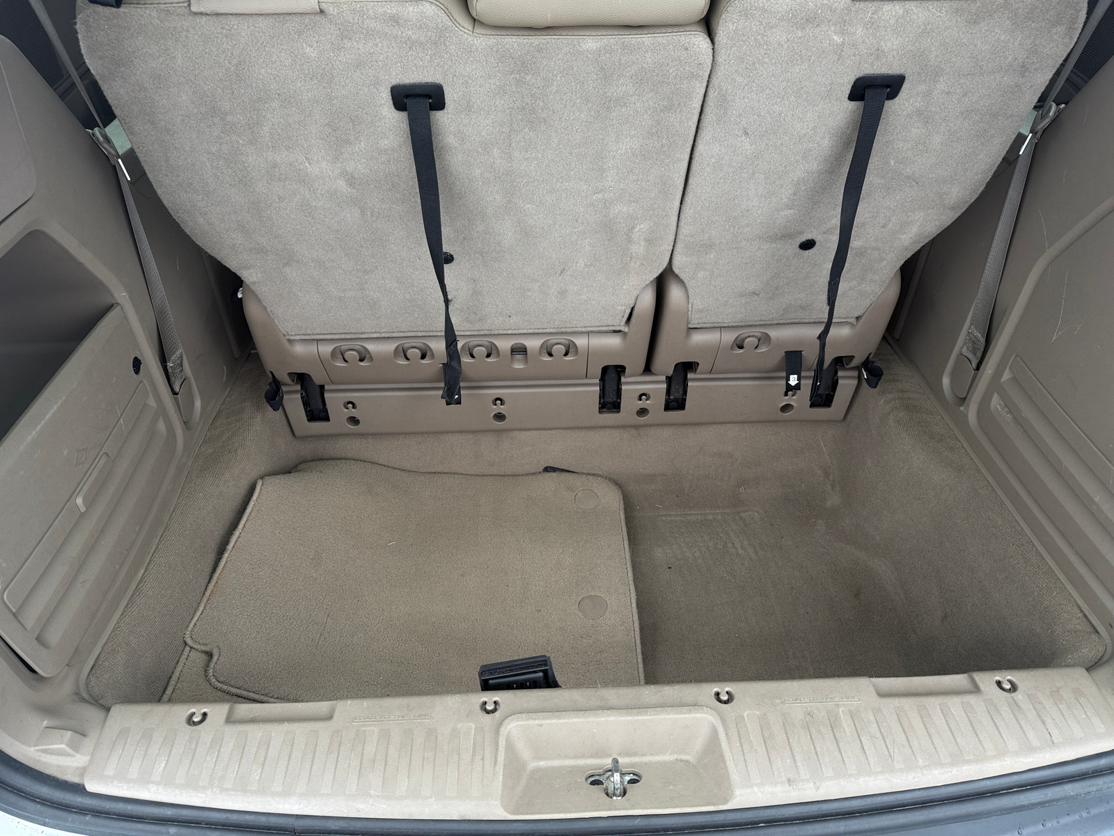 Thumbnail: 2016 Chrysler Town & Country - 6