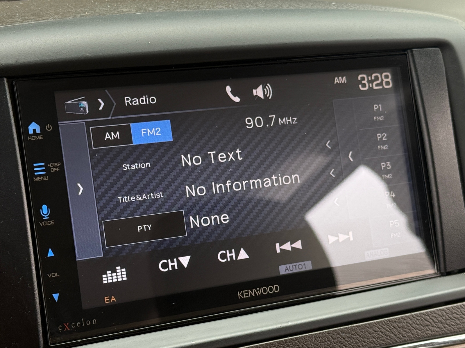 Thumbnail: 2016 Chrysler Town & Country - 3
