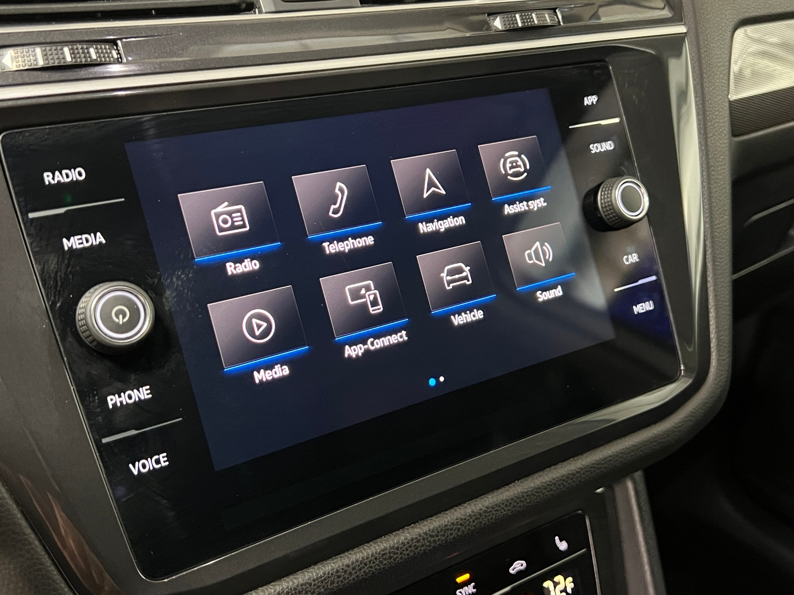 Thumbnail: 2024 Volkswagen Tiguan - 3