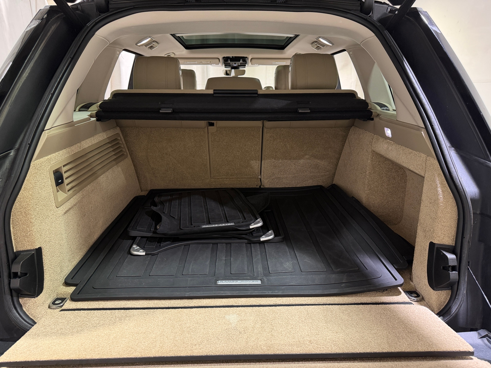 Thumbnail: 2017 Land Rover Range Rover - 6