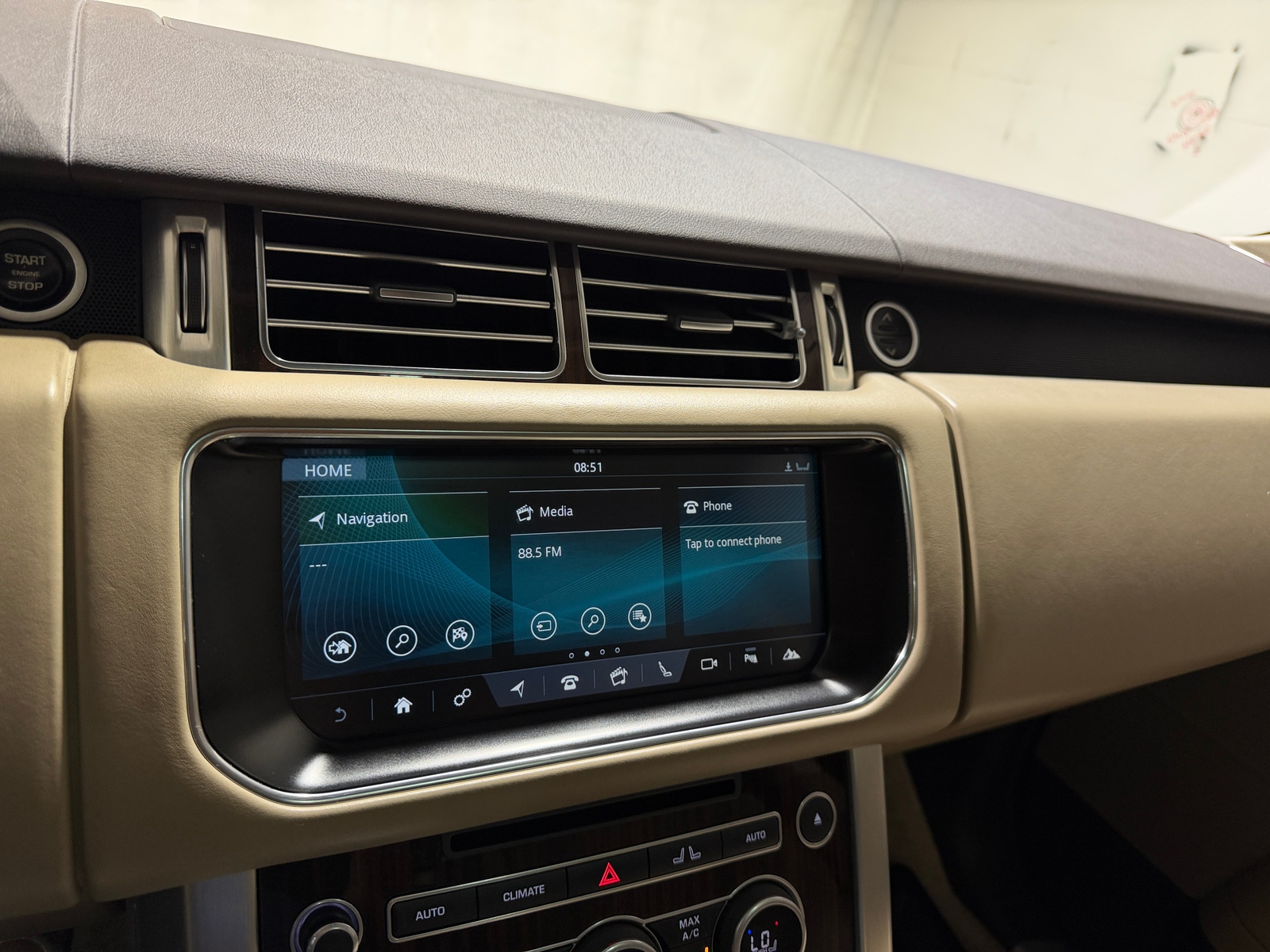 Thumbnail: 2017 Land Rover Range Rover - 3