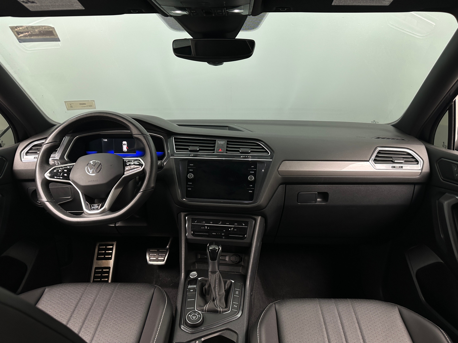 Thumbnail: 2023 Volkswagen Tiguan - 2
