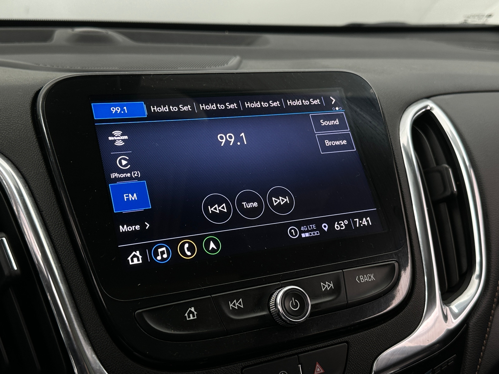 Thumbnail: 2022 Chevrolet Equinox - 3