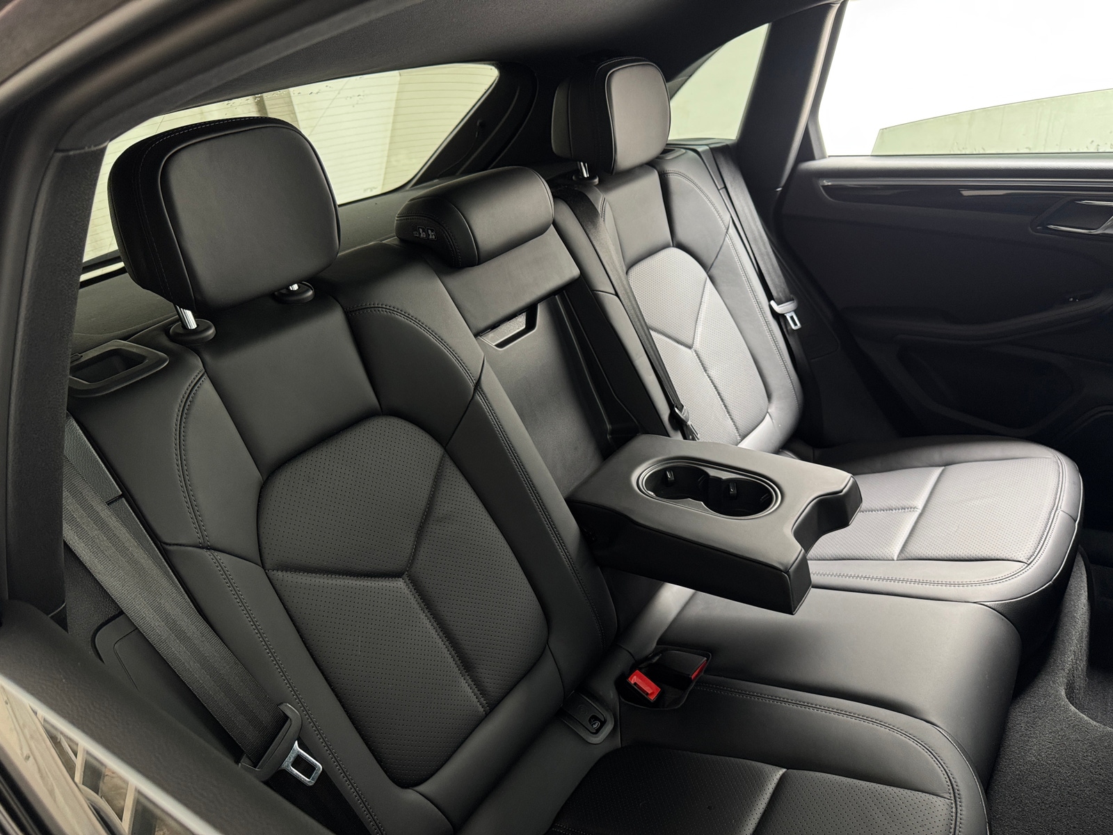 Thumbnail: 2021 Porsche Macan - 6