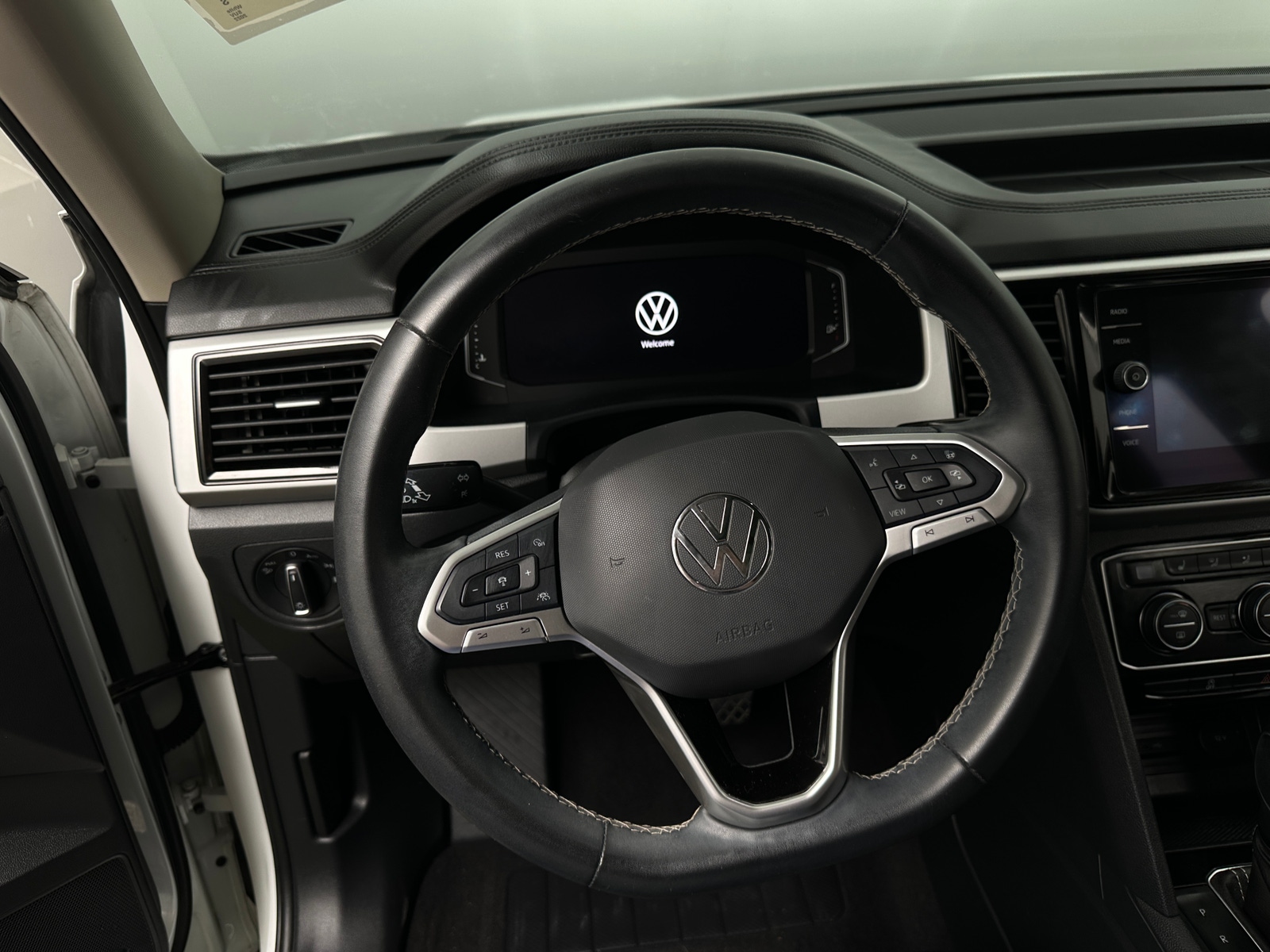 Thumbnail: 2022 Volkswagen Atlas - 4