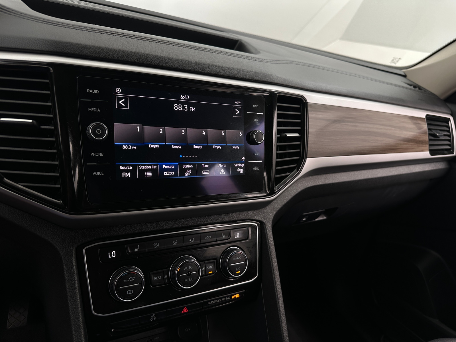 Thumbnail: 2022 Volkswagen Atlas - 3