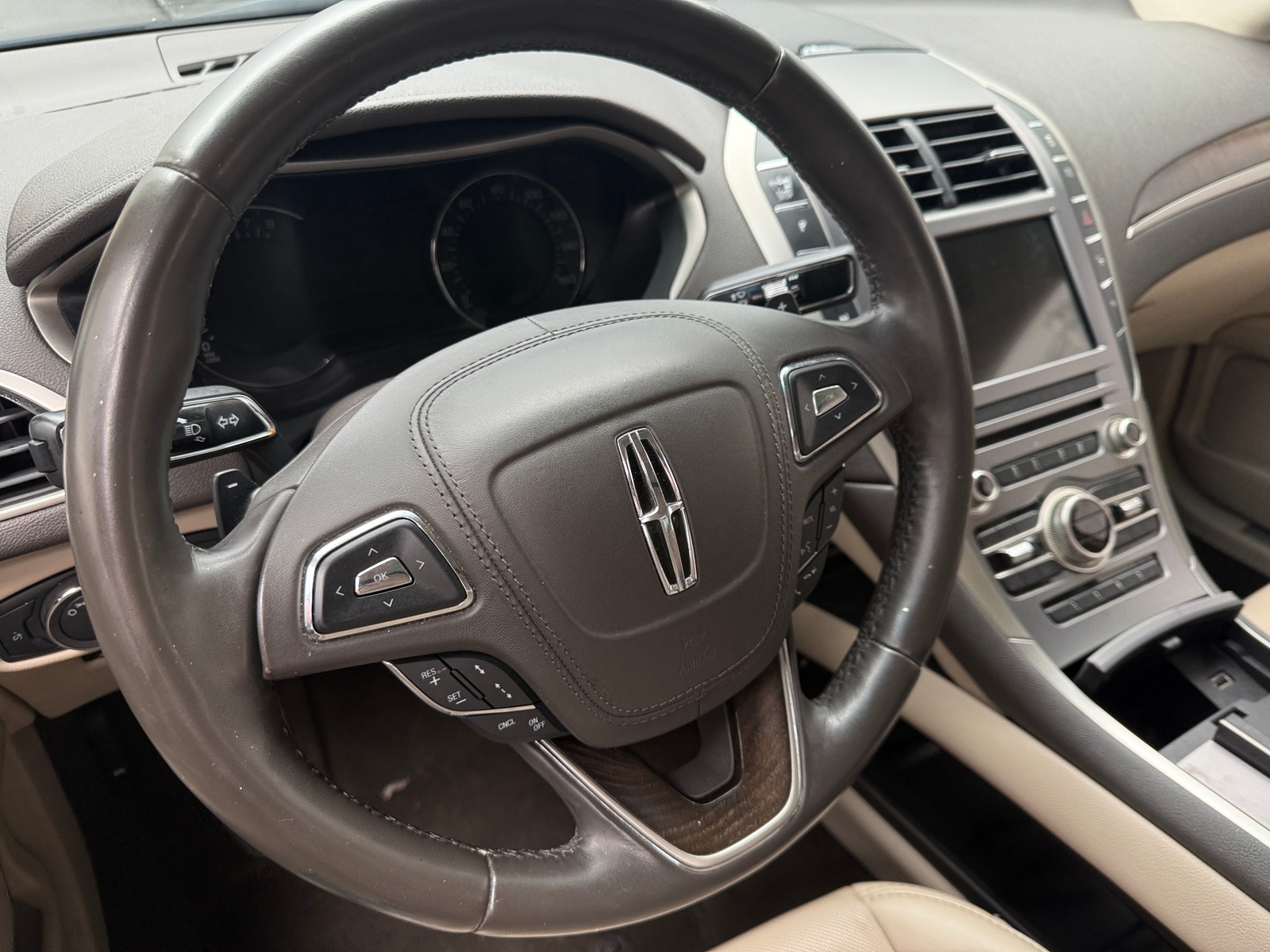 Thumbnail: 2019 Lincoln MKZ - 4