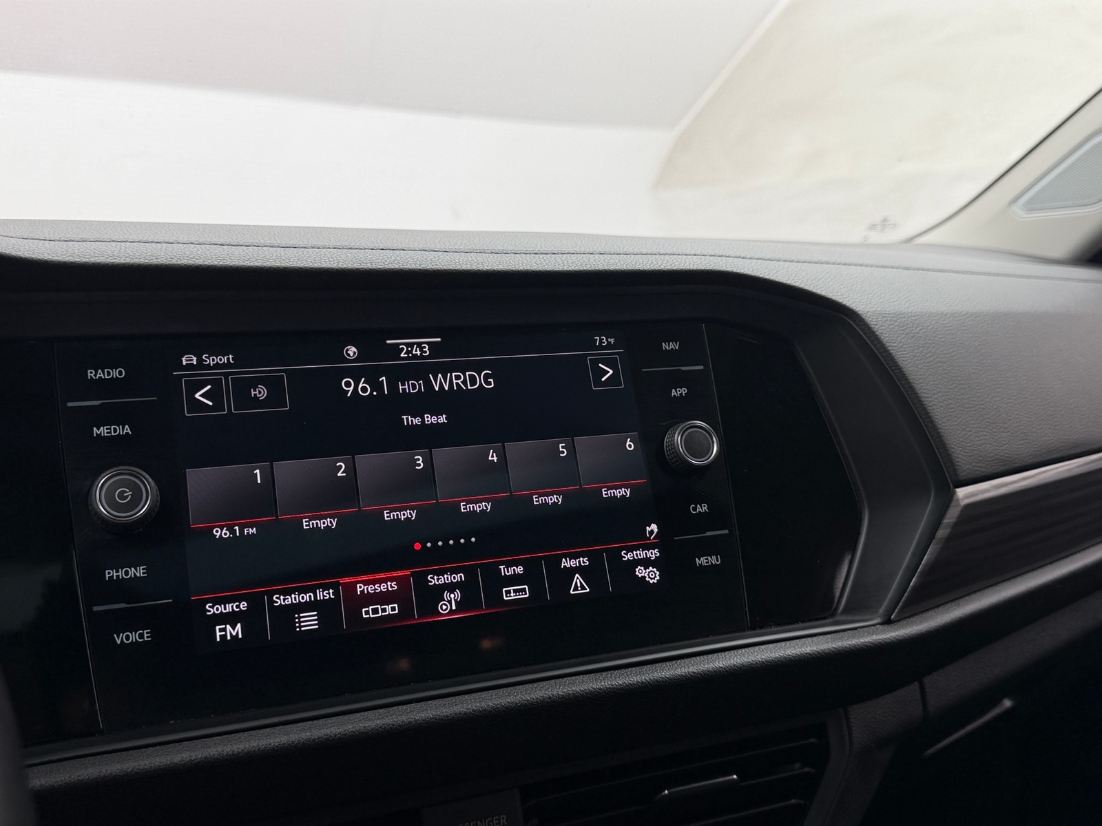 Thumbnail: 2023 Volkswagen Jetta - 4