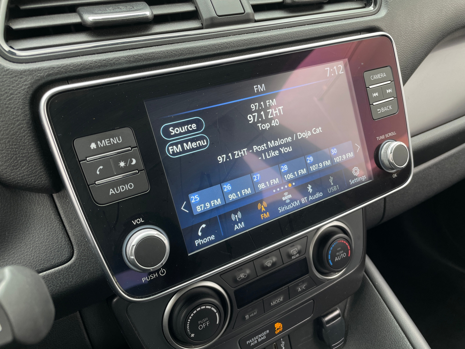 Thumbnail: 2025 Nissan Leaf - 4