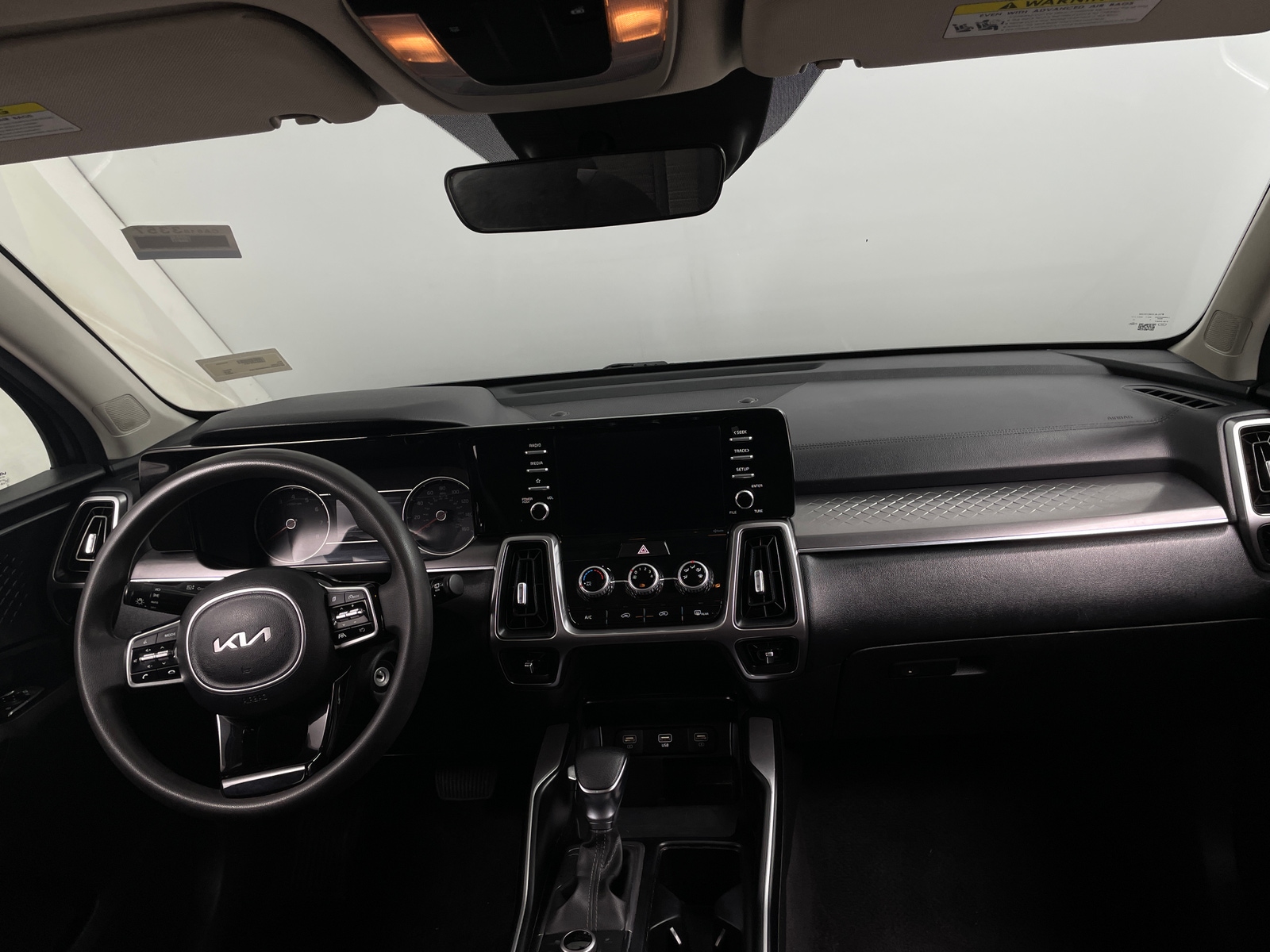 Thumbnail: 2023 Kia Sorento - 3