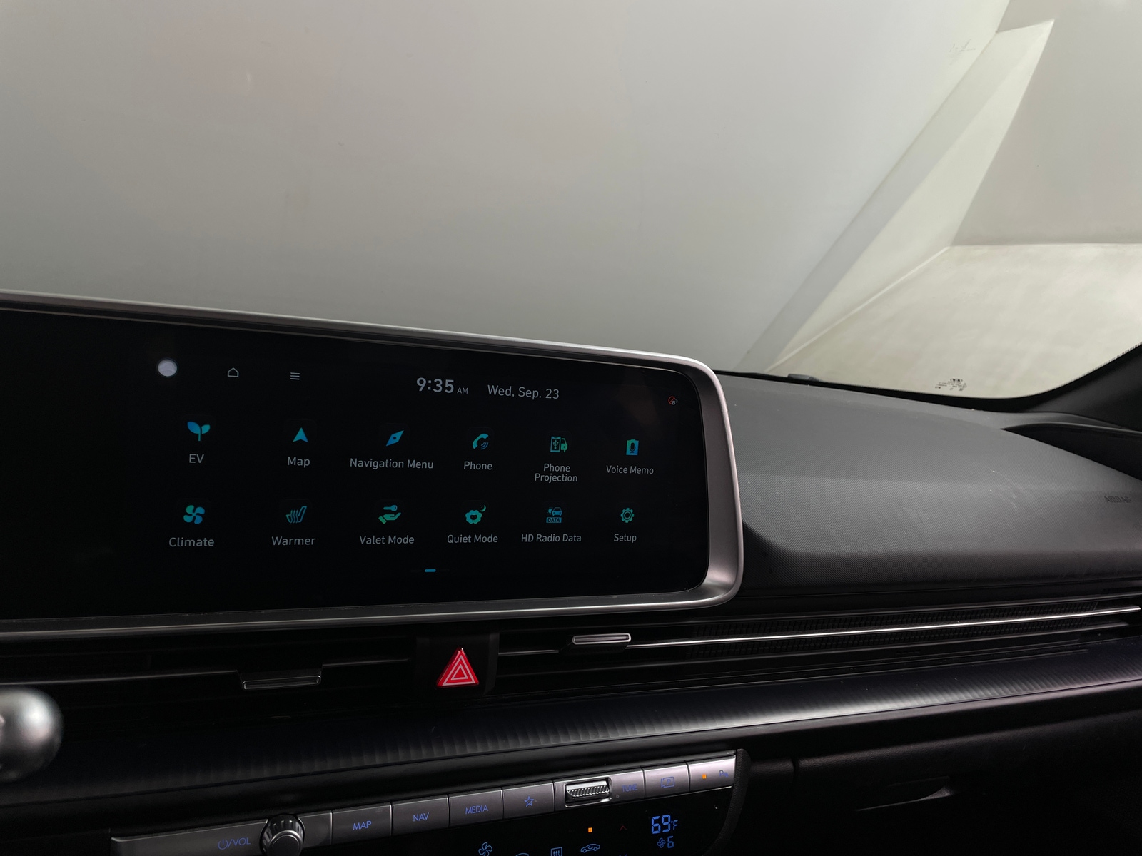 Thumbnail: 2023 Hyundai Ioniq 6 - 3
