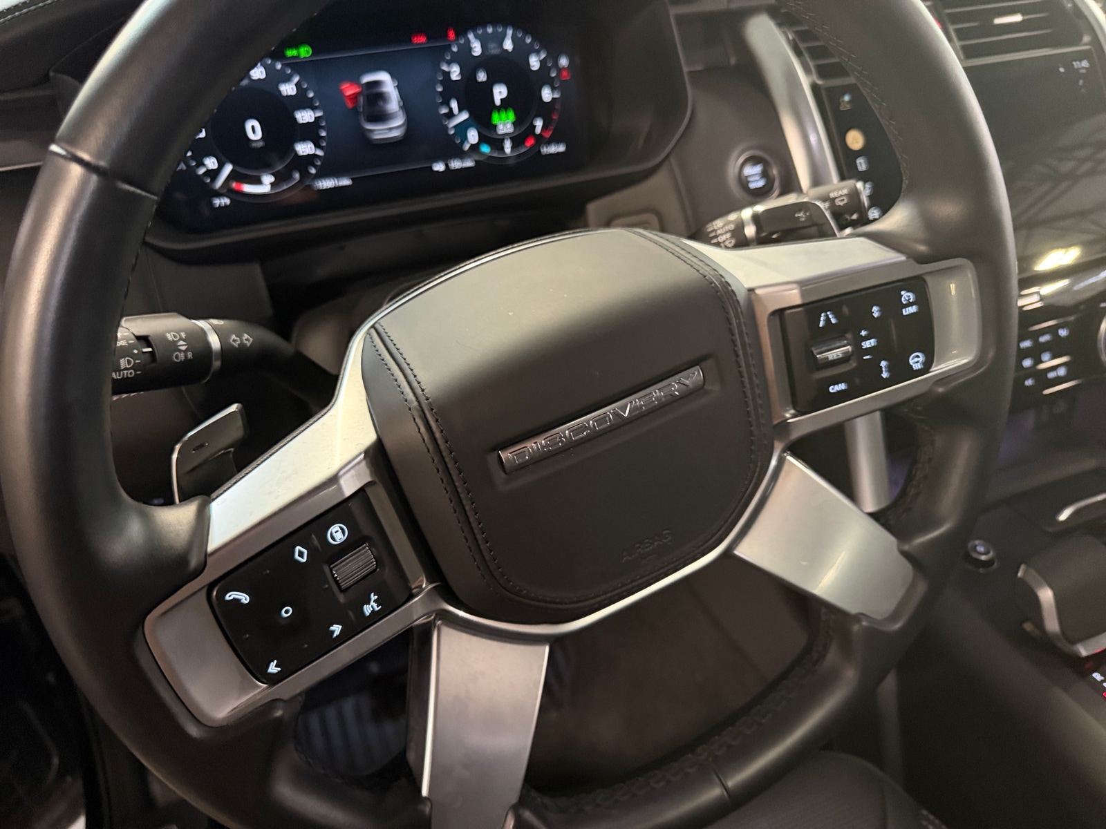 Thumbnail: 2025 Land Rover Discovery - 5
