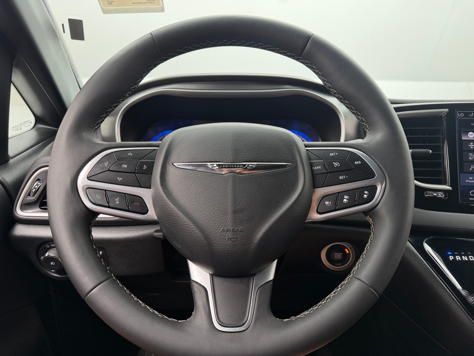 Thumbnail: 2025 Chrysler Pacifica - 4