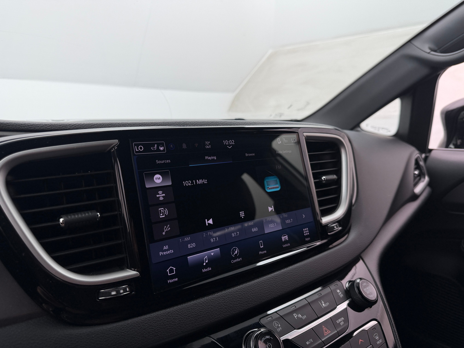 Thumbnail: 2025 Chrysler Pacifica - 3