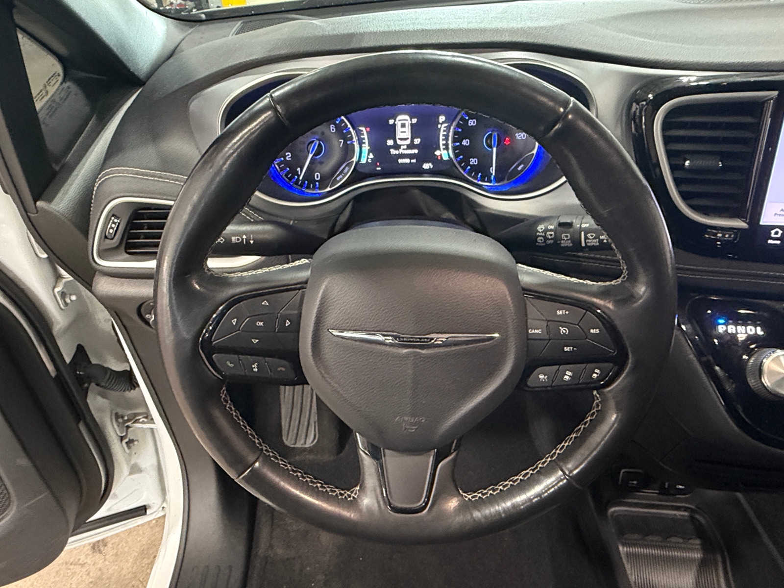 Thumbnail: 2021 Chrysler Pacifica - 4