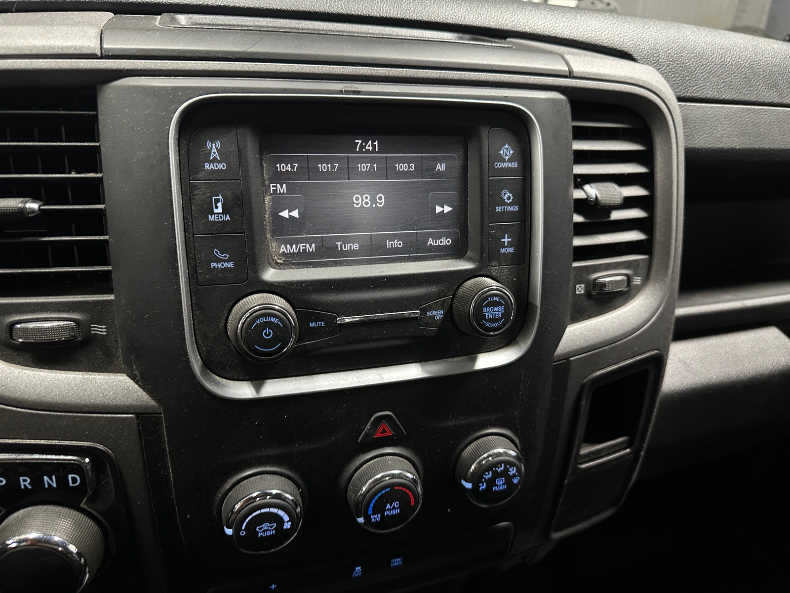 Thumbnail: 2022 RAM 1500 Classic - 4