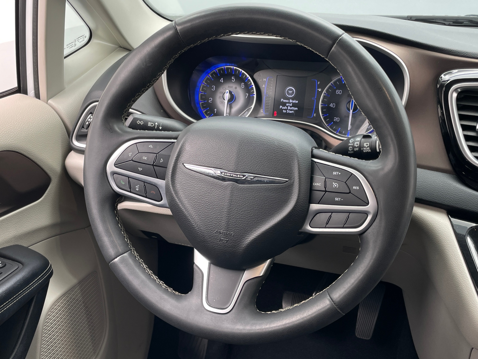 Thumbnail: 2023 Chrysler Voyager - 5