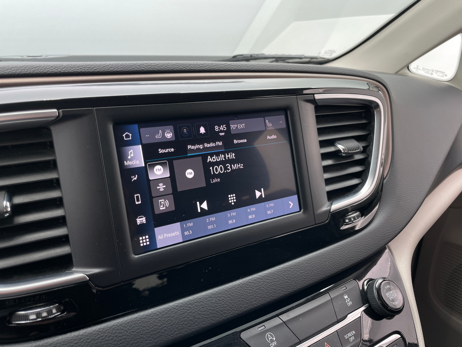 Thumbnail: 2023 Chrysler Voyager - 4