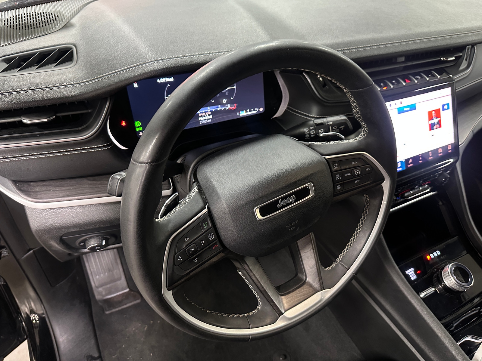 Thumbnail: 2023 Jeep Grand Cherokee L - 4