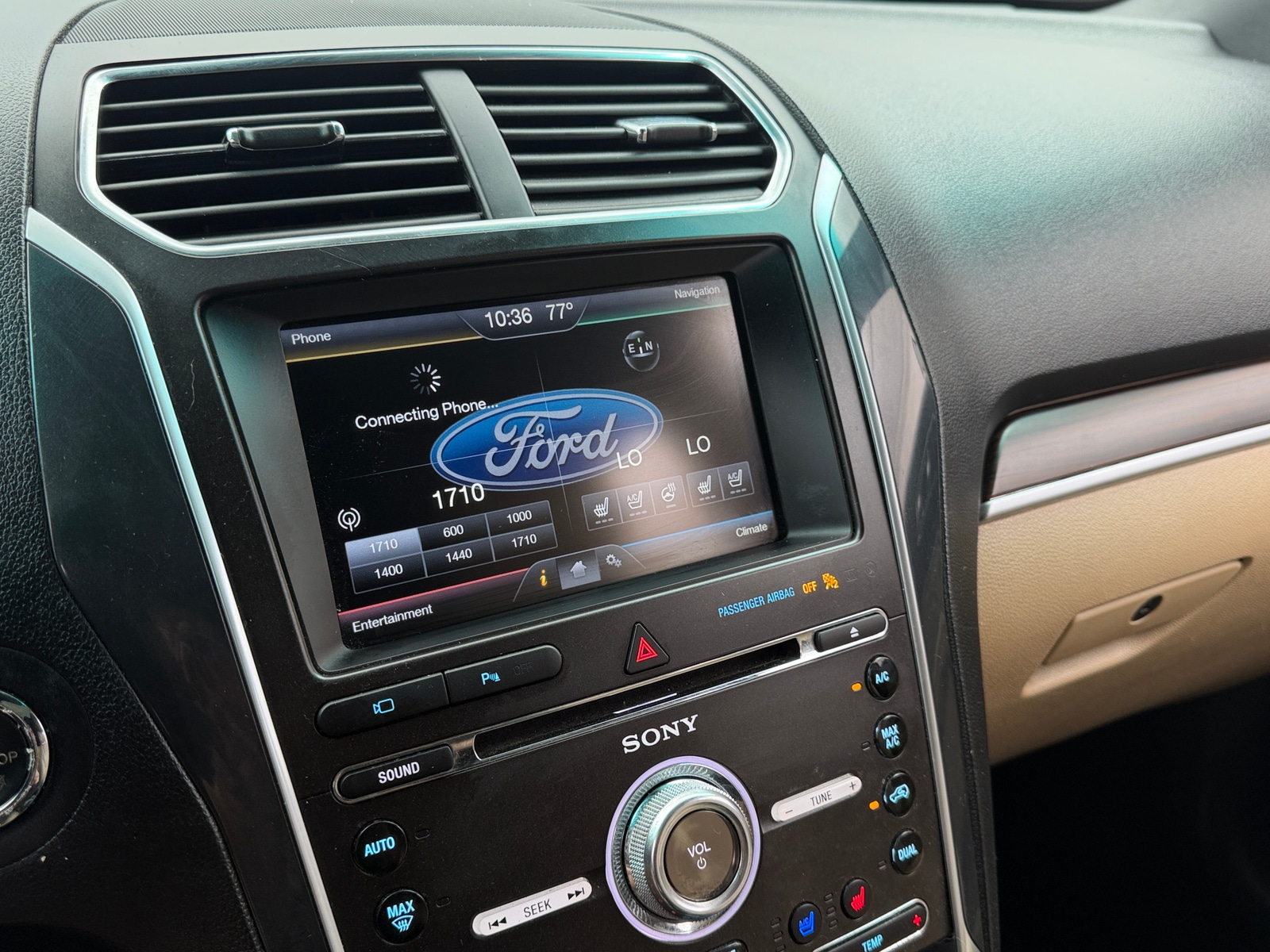 Thumbnail: 2016 Ford Explorer - 3