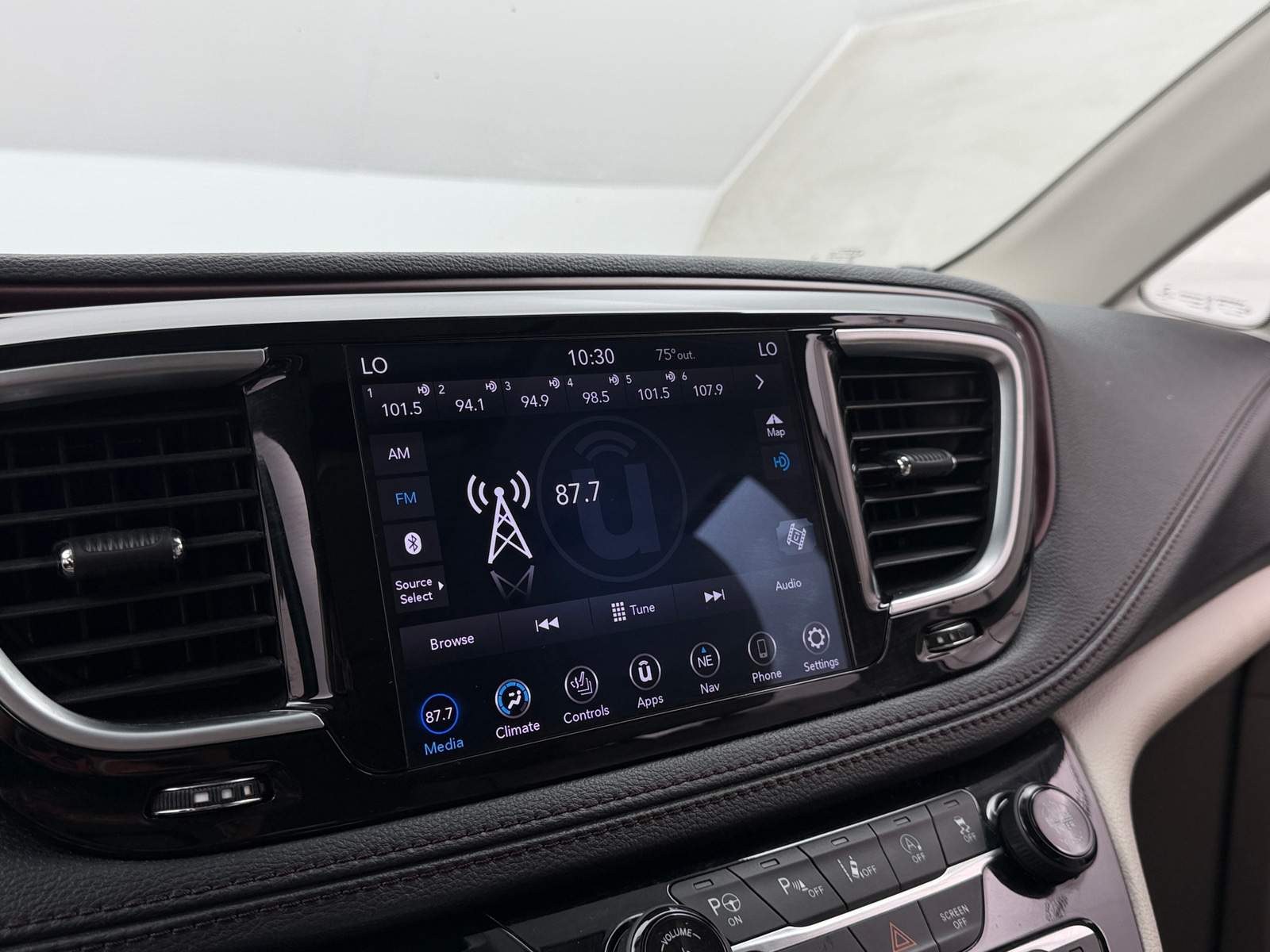 Thumbnail: 2020 Chrysler Pacifica - 3