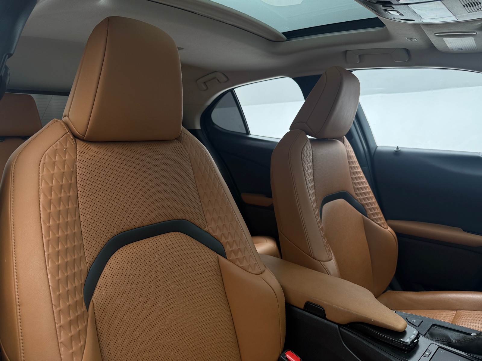 Thumbnail: 2022 Lexus UX - 2