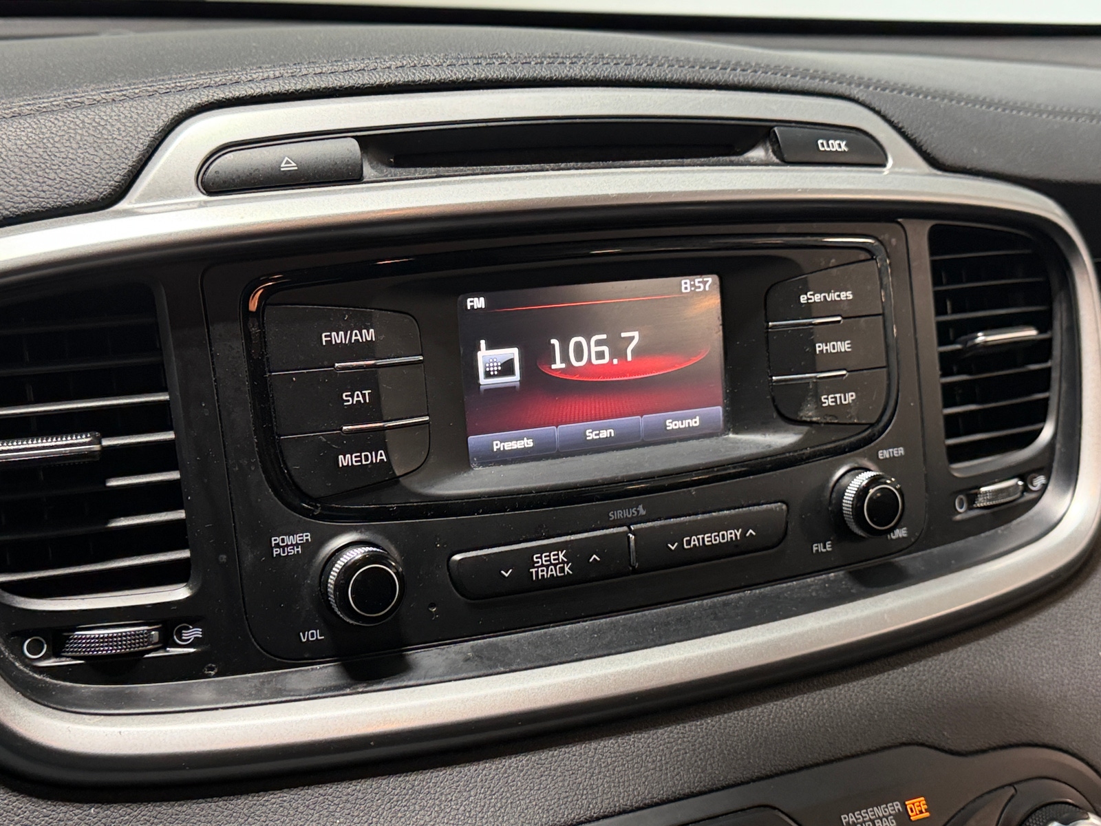 Thumbnail: 2016 Kia Sorento - 4