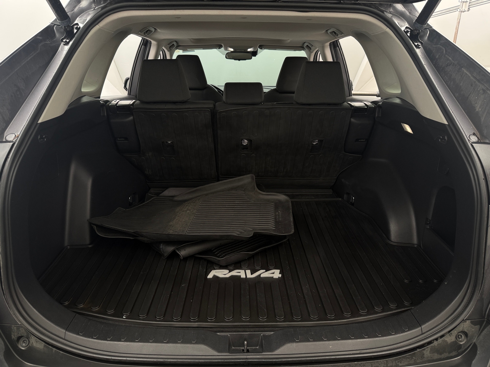 Thumbnail: 2022 Toyota RAV4 - 7